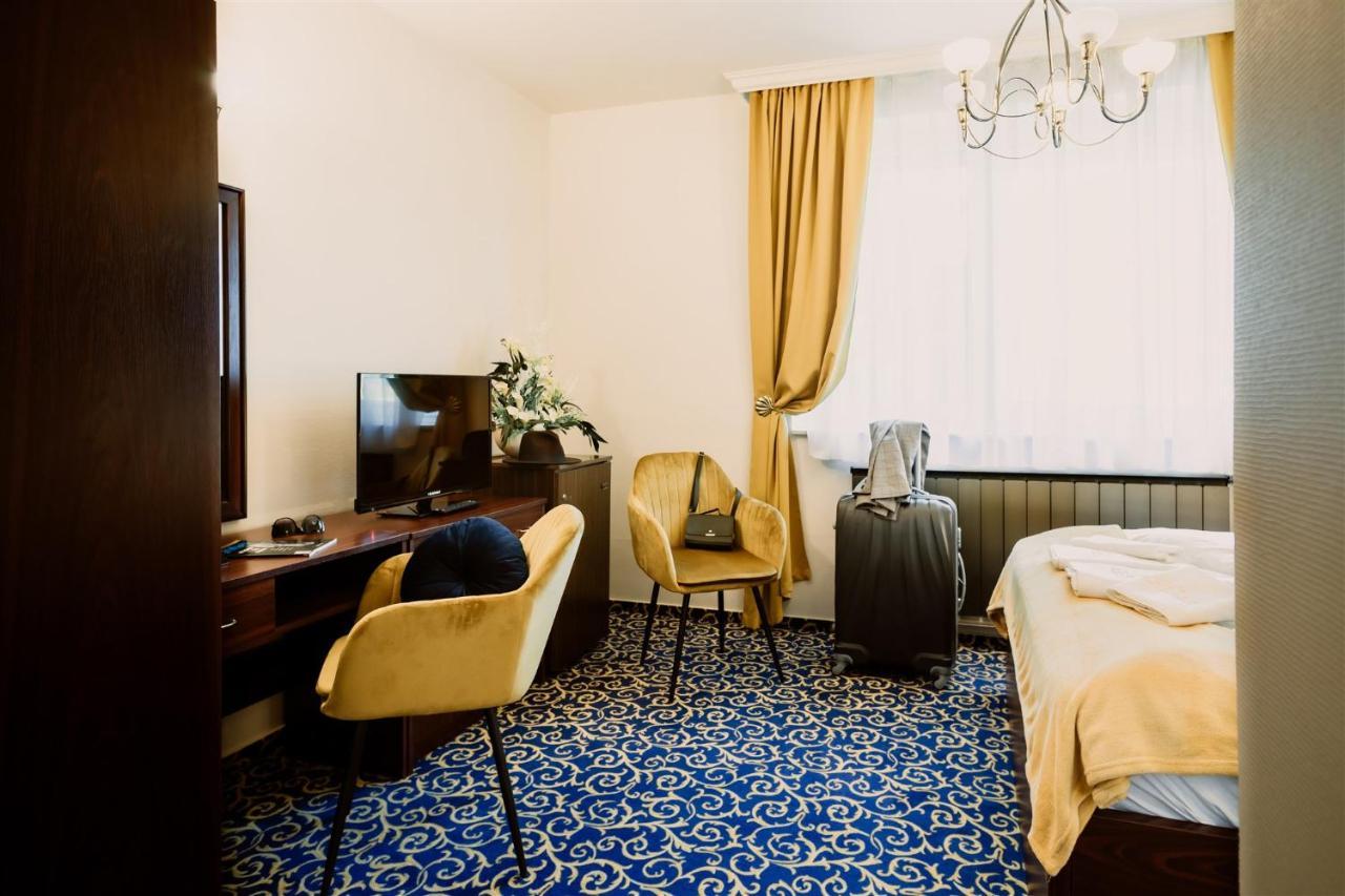 Korona Pension And Restaurant Hévíz Kültér fotó