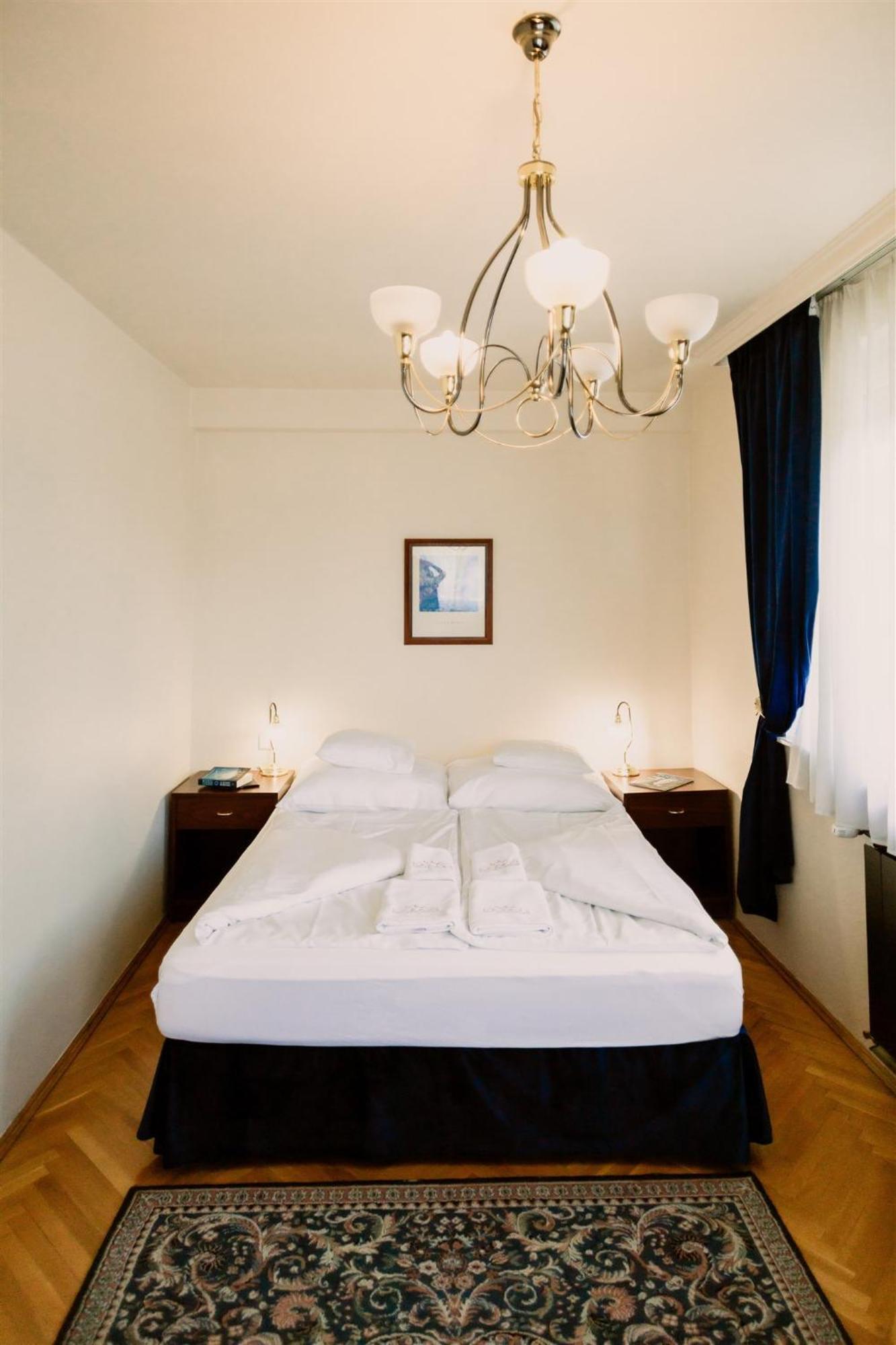 Korona Pension And Restaurant Hévíz Kültér fotó